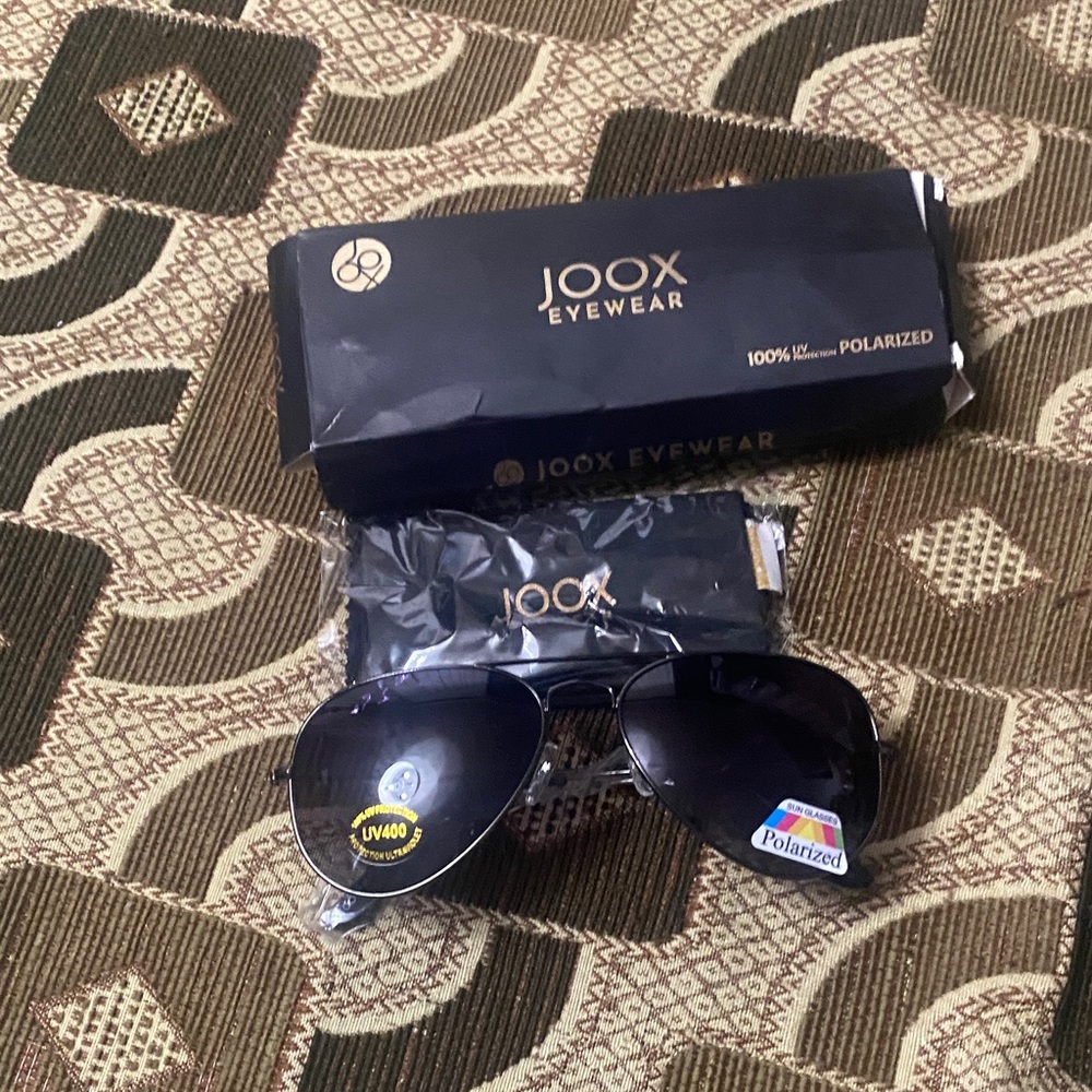 JOOX Classic Metal Aviator Sunglasses – Gunmetal Frame, Smoke Gradient Lens